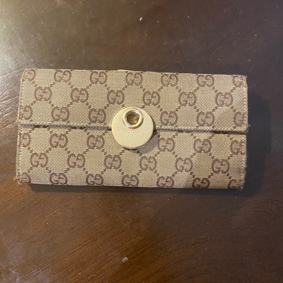 Gucci Handbags - Gucci eclipse wallet